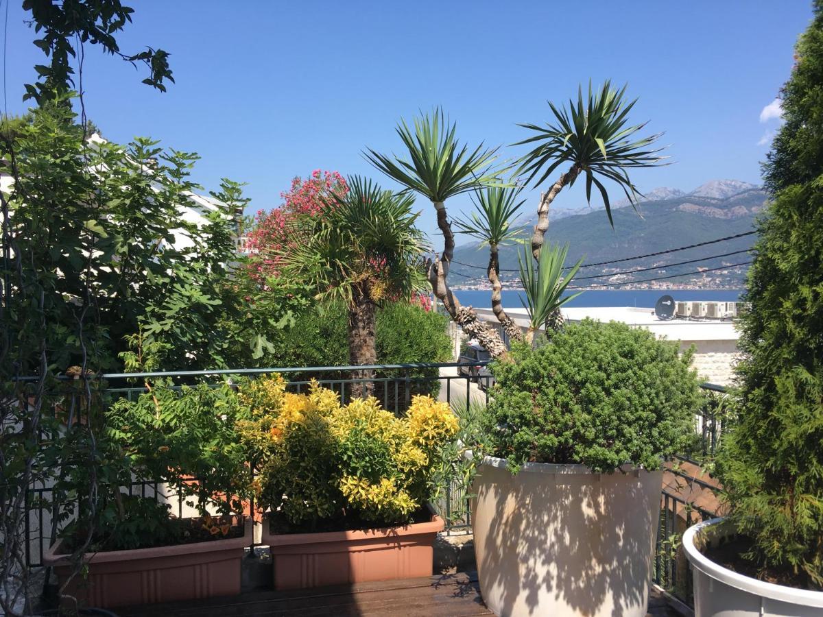 Apartment Tri Kiparisa Tivat Exterior photo